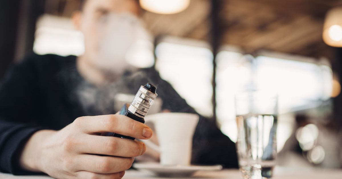 illustrating public vaping in the UK in 2025